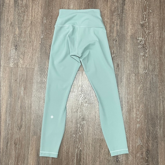 Like New Lululemon Matching Set. Size Top 6/Bottom 4 - Picture 5 of 10